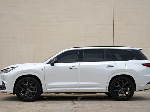 Used 2024 Lexus TX 500h AWD w/ Technology Package image 8
