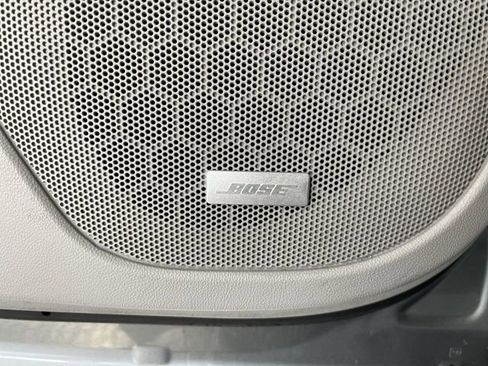 Used 2023 GMC Acadia SLT image 29