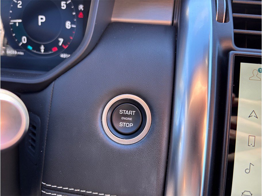 Used 2023 Land Rover Discovery Metropolitan Edition AWD/4WD image 30
