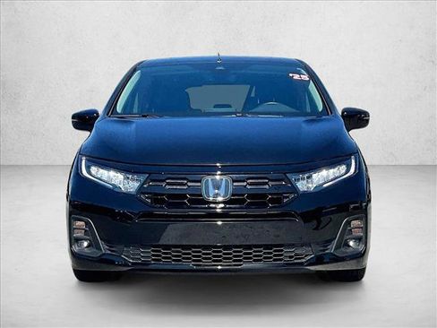 Used 2025 Honda Odyssey Touring image 2