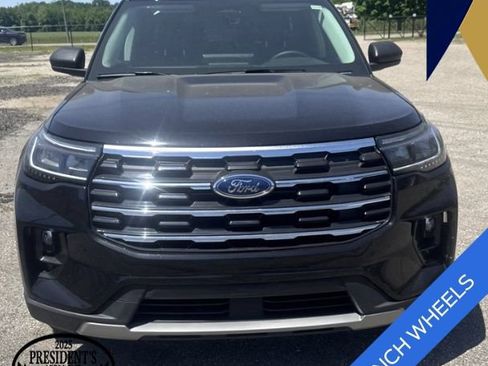 Used 2025 Ford Explorer Active w/ Active Comfort Package AWD/4WD image 12