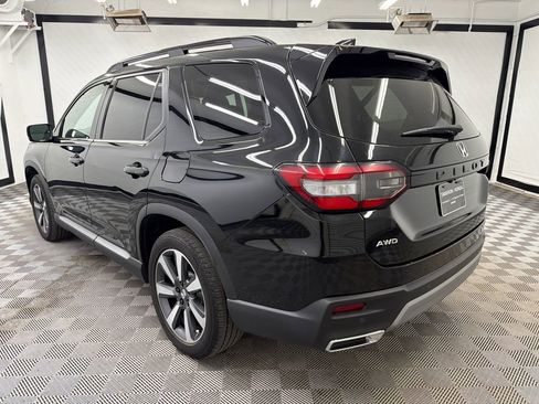 Used 2024 Honda Pilot Touring image 3