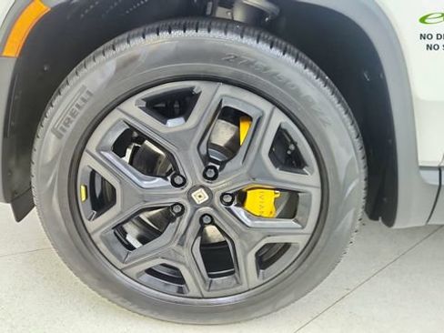 Used 2025 Rivian R1S Premium AWD/4WD image 65