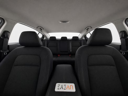 Used 2025 Nissan Altima 2.5 SV FWD image 13
