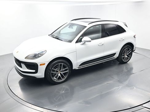 Certified 2025 Porsche Macan Turbo AWD/4WD image 36