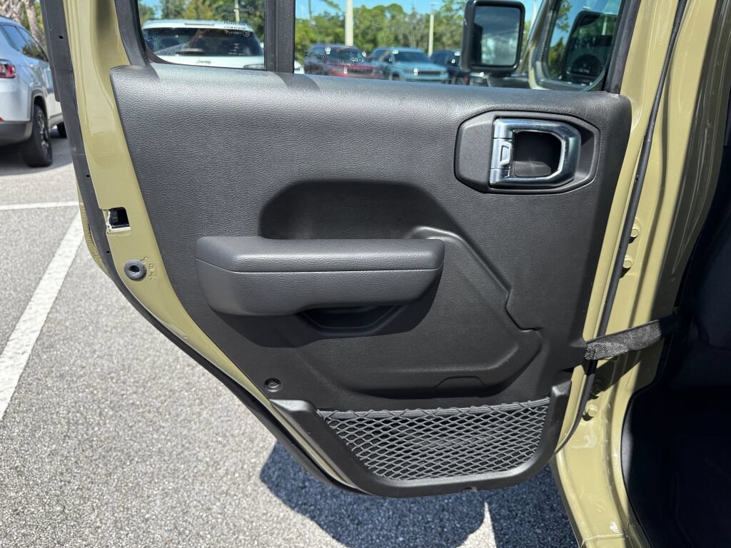 Used 2025 Jeep Wrangler Unlimited Sport AWD/4WD image 9