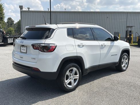 Used 2023 Jeep Compass Latitude AWD/4WD image 8