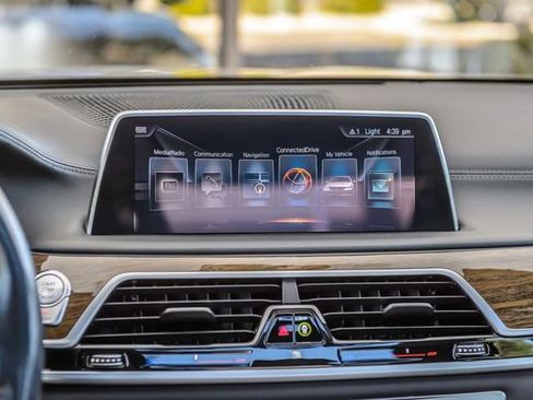 Used 2017 BMW 740i xDrive AWD/4WD image 33