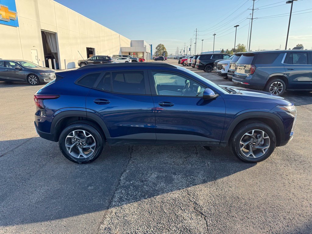 Used 2024 Chevrolet Trax LT w/ Driver Confidence Package FWD image 8