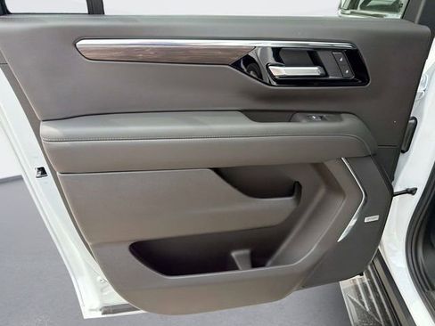 New 2026 Chevrolet Suburban LT AWD/4WD image 11