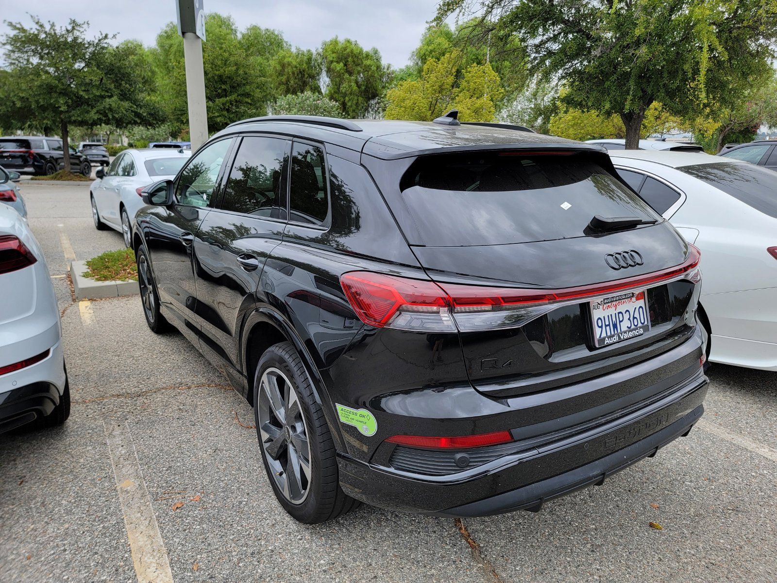 Used 2023 Audi Q4 e-tron Premium Plus w/ Premium Plus AWD/4WD image 3