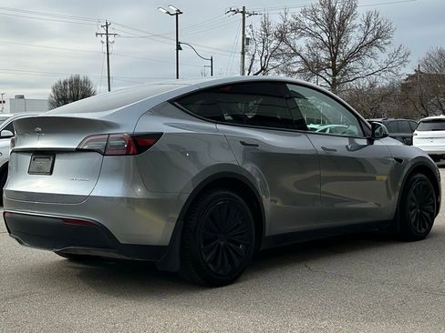 Used 2024 Tesla Model Y Long Range image 11