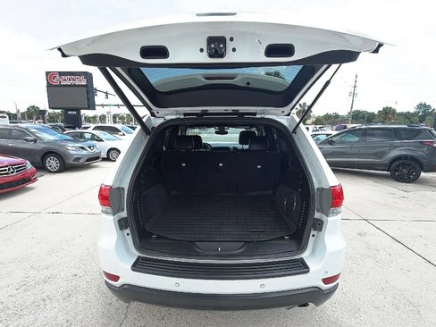 Used 2019 Jeep Grand Cherokee Laredo w/ Laredo X Package RWD image 17