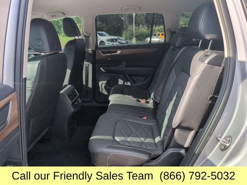 Used 2025 Volkswagen Atlas SE AWD/4WD image 24