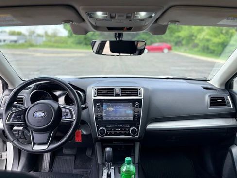 Used 2019 Subaru Outback 2.5i Premium w/ Popular Package #2 AWD/4WD image 11