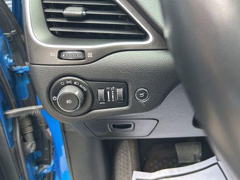 Used 2019 Jeep Cherokee Trailhawk image 36