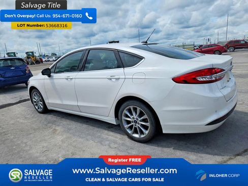 Used 2017 Ford Fusion SE w/ Fusion SE Technology Package FWD image 3