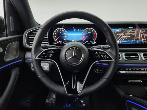 Used 2025 Mercedes-Benz GLS 450 4MATIC image 23