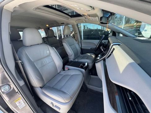 Used 2016 Toyota Sienna XLE w/ XLE Navigation Package image 11