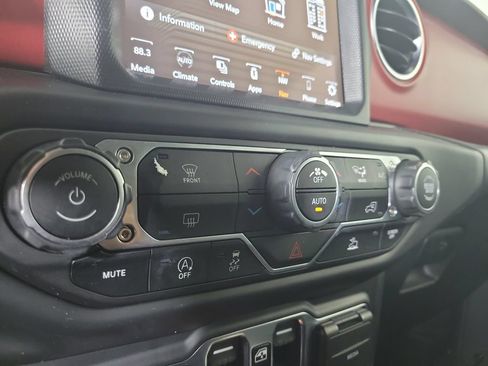 Used 2023 Jeep Wrangler Unlimited Rubicon AWD/4WD image 20