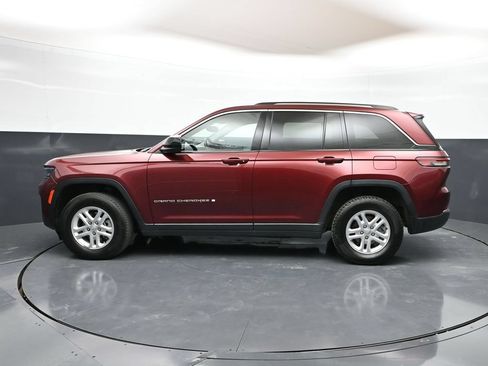 Used 2024 Jeep Grand Cherokee Laredo AWD/4WD image 27