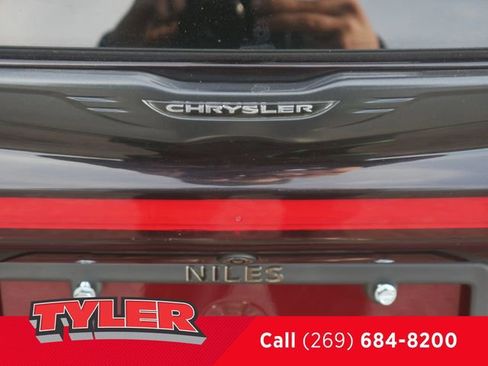 Used 2023 Chrysler Pacifica Limited w/ Uconnect Theater Family Group FWD image 15