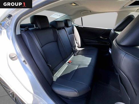 Used 2025 Lexus ES 300h w/ Premium Package FWD image 19