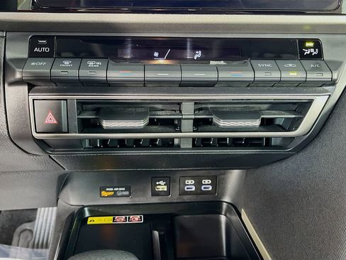Used 2025 Toyota Camry LE FWD image 22