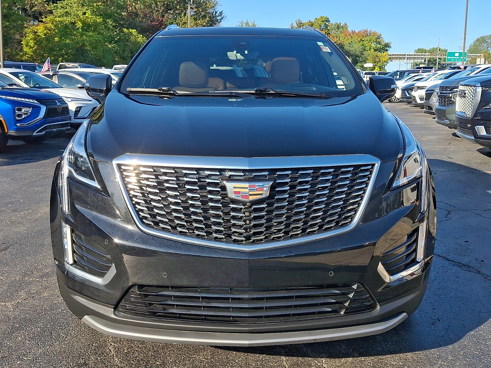 Used 2023 Cadillac XT5 Premium Luxury w/ Technology Package FWD image 2