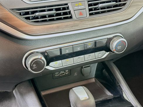 Used 2024 Nissan Altima 2.5 SV image 23