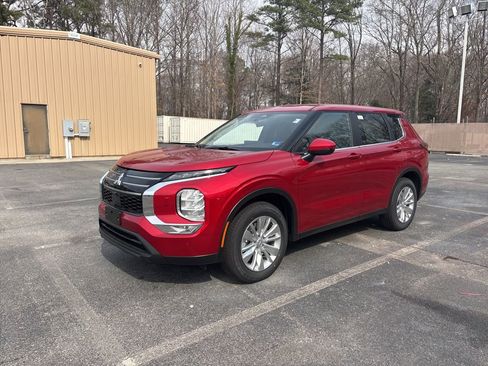 New 2026 Mitsubishi Outlander ES image 2