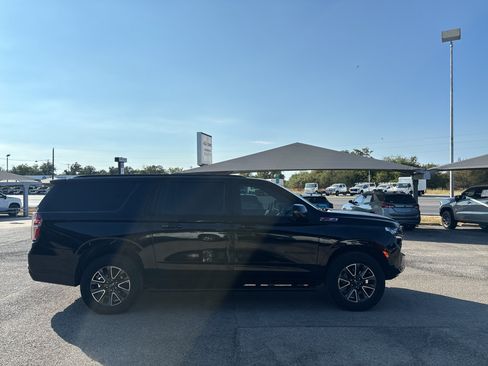 Used 2024 Chevrolet Suburban Z71 w/ Luxury Package AWD/4WD image 4