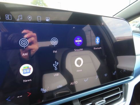 Certified 2025 Chevrolet Equinox EV LT w/ Convenience Package image 21