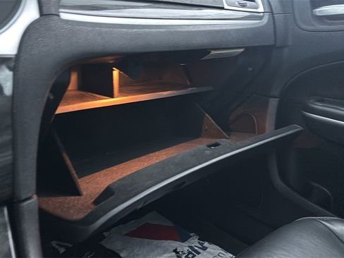 Used 2019 Chrysler 300 Touring L w/ Quick Order Package 22F image 29