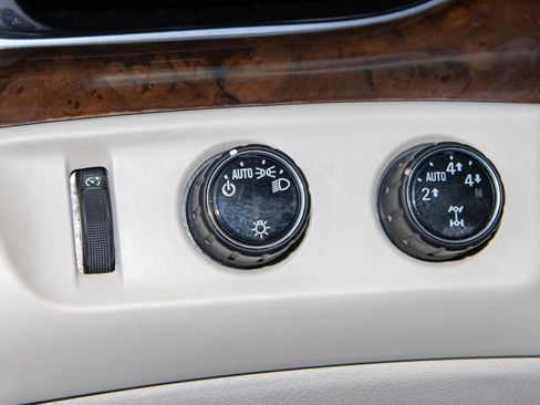 Used 2016 Cadillac Escalade Luxury image 22