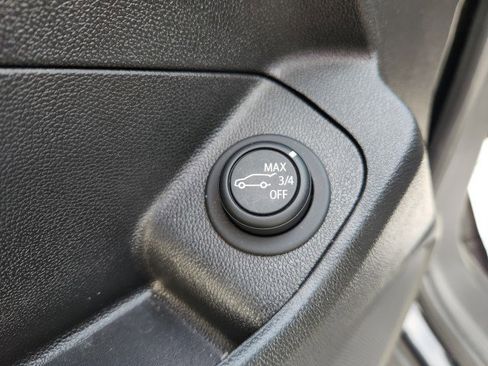 Used 2024 GMC Terrain SLT image 34