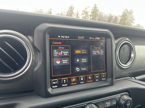 Used 2018 Jeep Wrangler Unlimited Sahara image 17