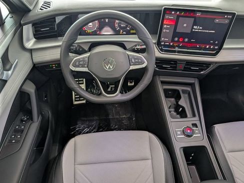New 2026 Volkswagen Tiguan SE R-Line FWD image 8