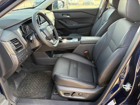 Used 2026 Nissan Rogue SV w/ SV Premium Package image 14