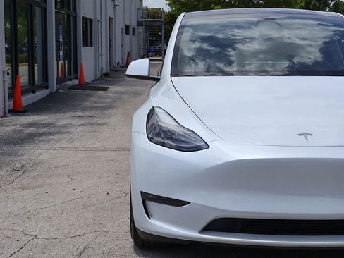 Used 2024 Tesla Model Y Performance AWD/4WD image 13