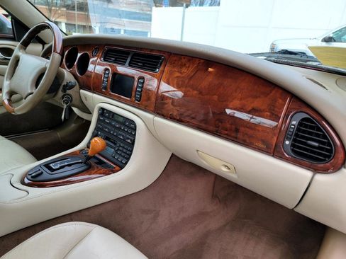 Used 2000 Jaguar XK8 Convertible image 34