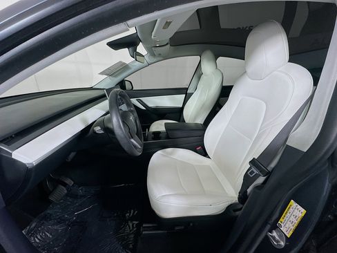 Used 2020 Tesla Model Y Long Range image 12
