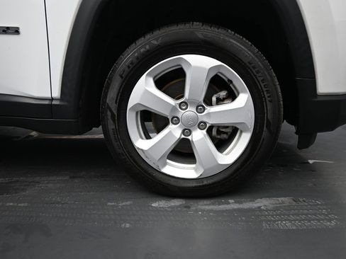 Used 2022 Jeep Compass Latitude image 10