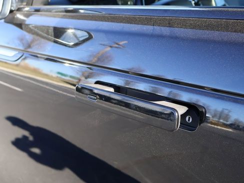 Used 2020 Land Rover Range Rover Velar S image 24