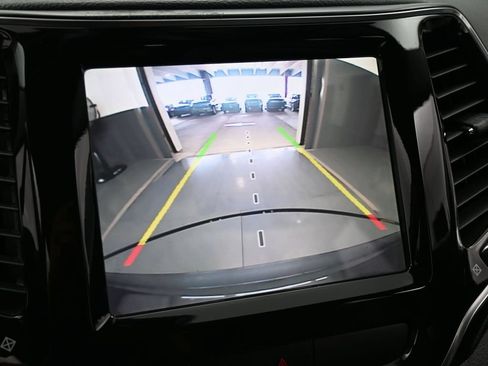 Used 2019 Jeep Cherokee Limited FWD image 18
