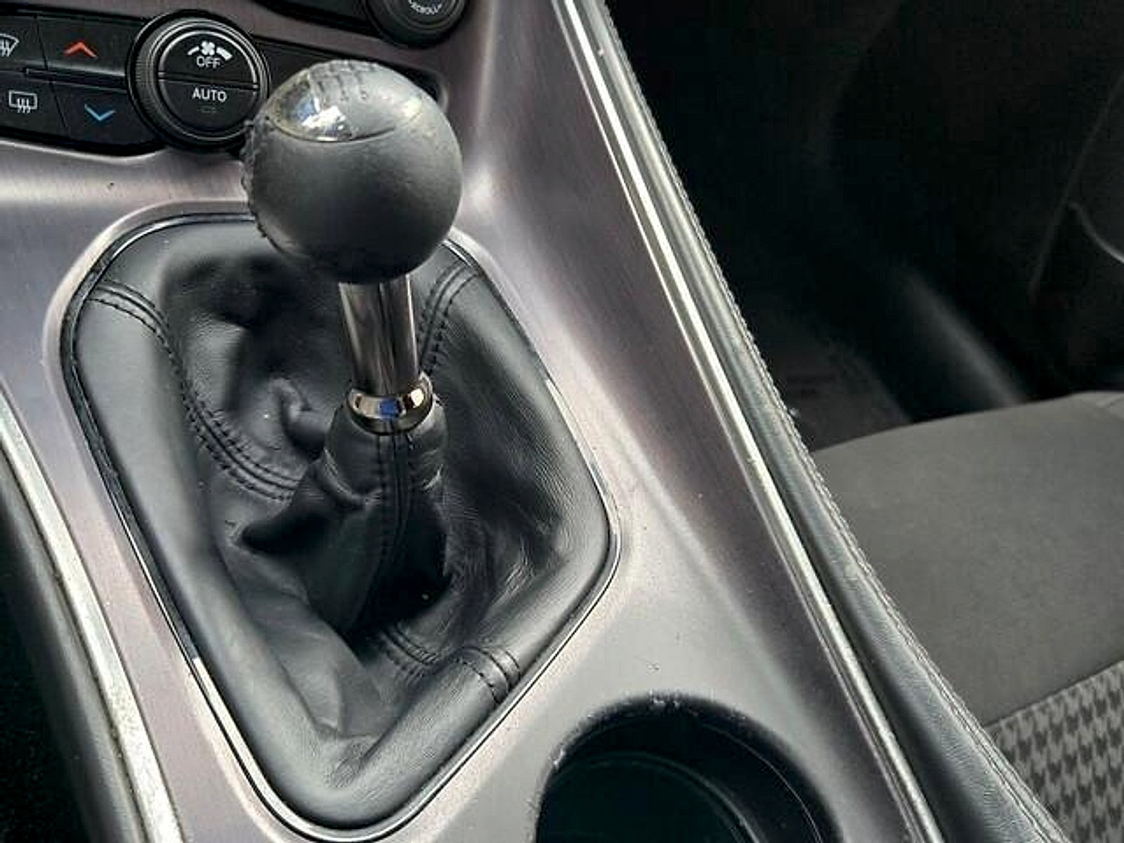 Used 2016 Dodge Challenger R/T w/ Blacktop Package RWD image 22