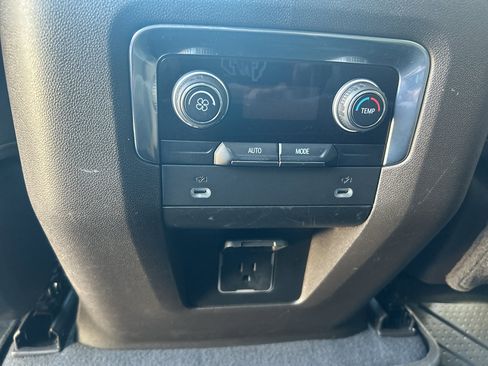 Used 2021 Chevrolet Tahoe Z71 image 24