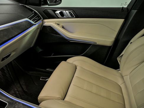 Used 2021 BMW X5 xDrive40i w/ M Sport Package image 25