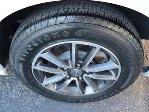 Used 2017 Dodge Grand Caravan SXT image 29