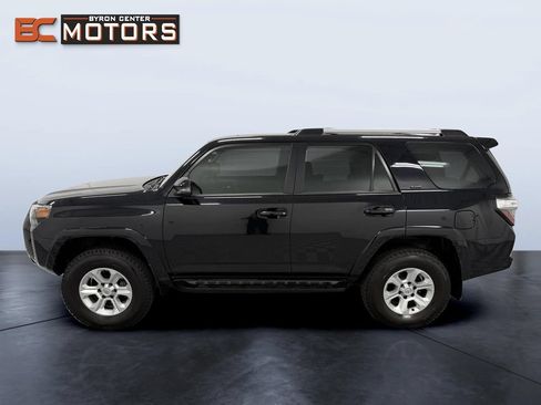 Used 2022 Toyota 4Runner SR5 Premium w/ Moonroof Package AWD/4WD image 3